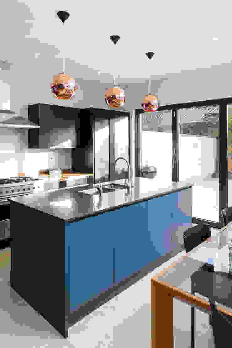 CALABRIA ROAD Nic Antony Architects Ltd Modern style kitchen