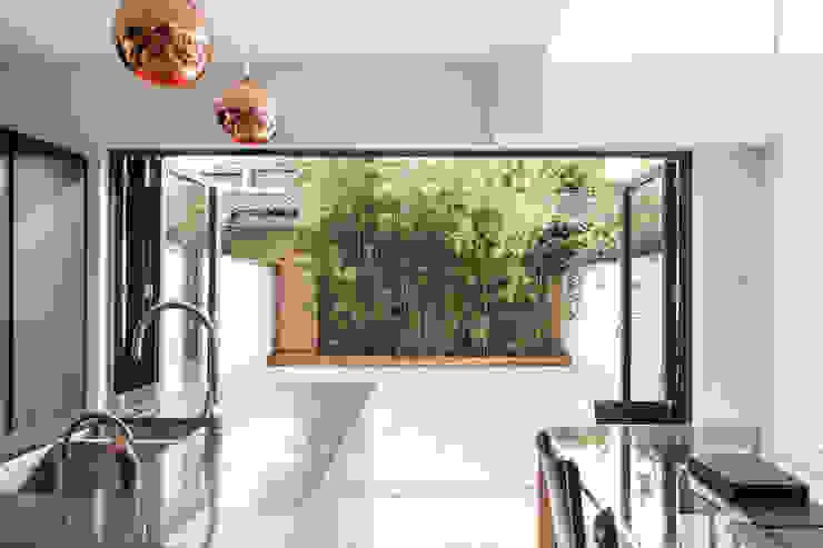 CALABRIA ROAD Nic Antony Architects Ltd Modern style kitchen