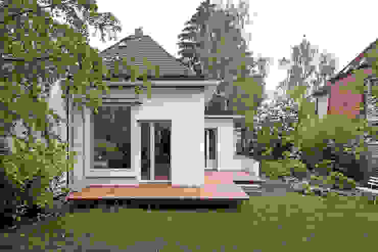 kleinOud brandt+simon architekten Modern Houses Wood White semi-detached house,extension,wood facade,wooden house,terrace