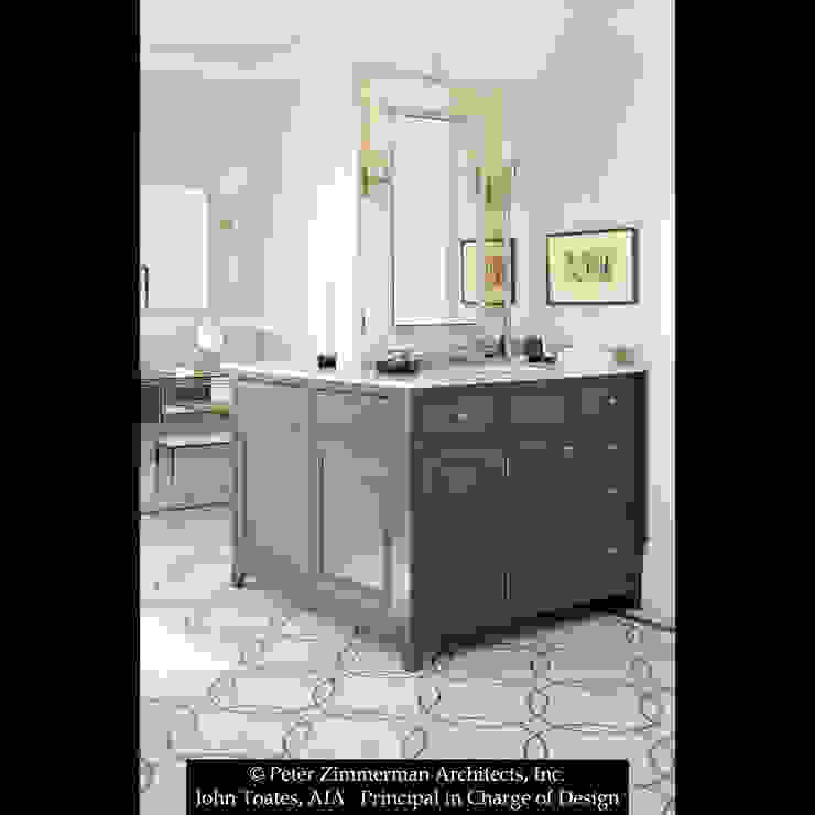 Master bathroom John Toates Architecture and Design Classic style bathroom