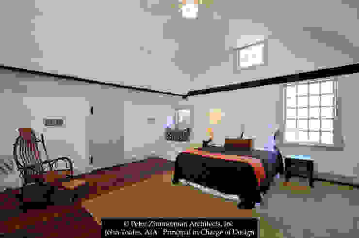 Master bedroom John Toates Architecture and Design Classic style bedroom