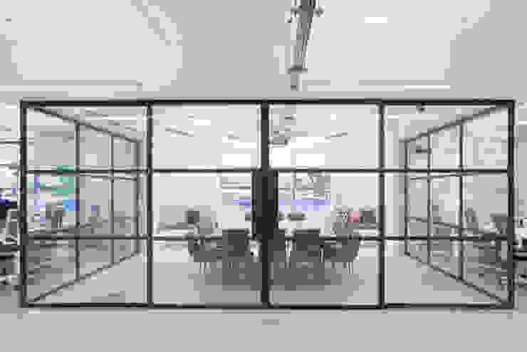 Per Meter 01 10 Lampen In Eiken In Londons Kantoor By Wisse