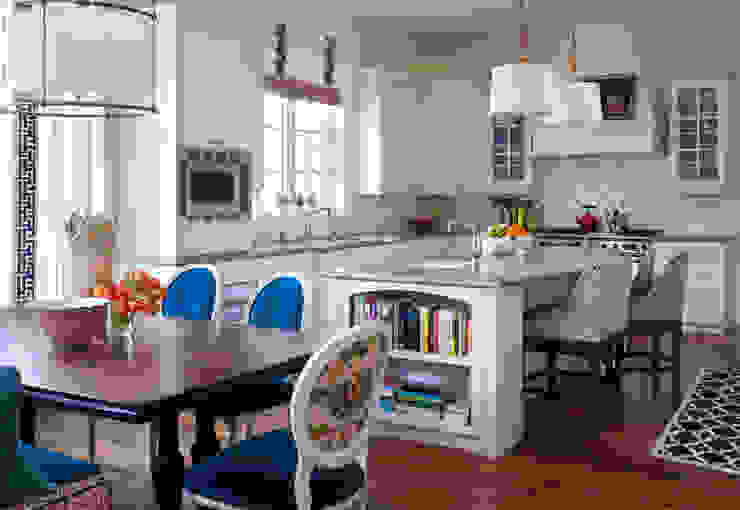 Belcaro Beauty, Andrea Schumacher Interiors Andrea Schumacher Interiors Kitchen Upholstered dining chairs,pendant lights,kitchen island,open shelving,mock roman,upholstered counter stools