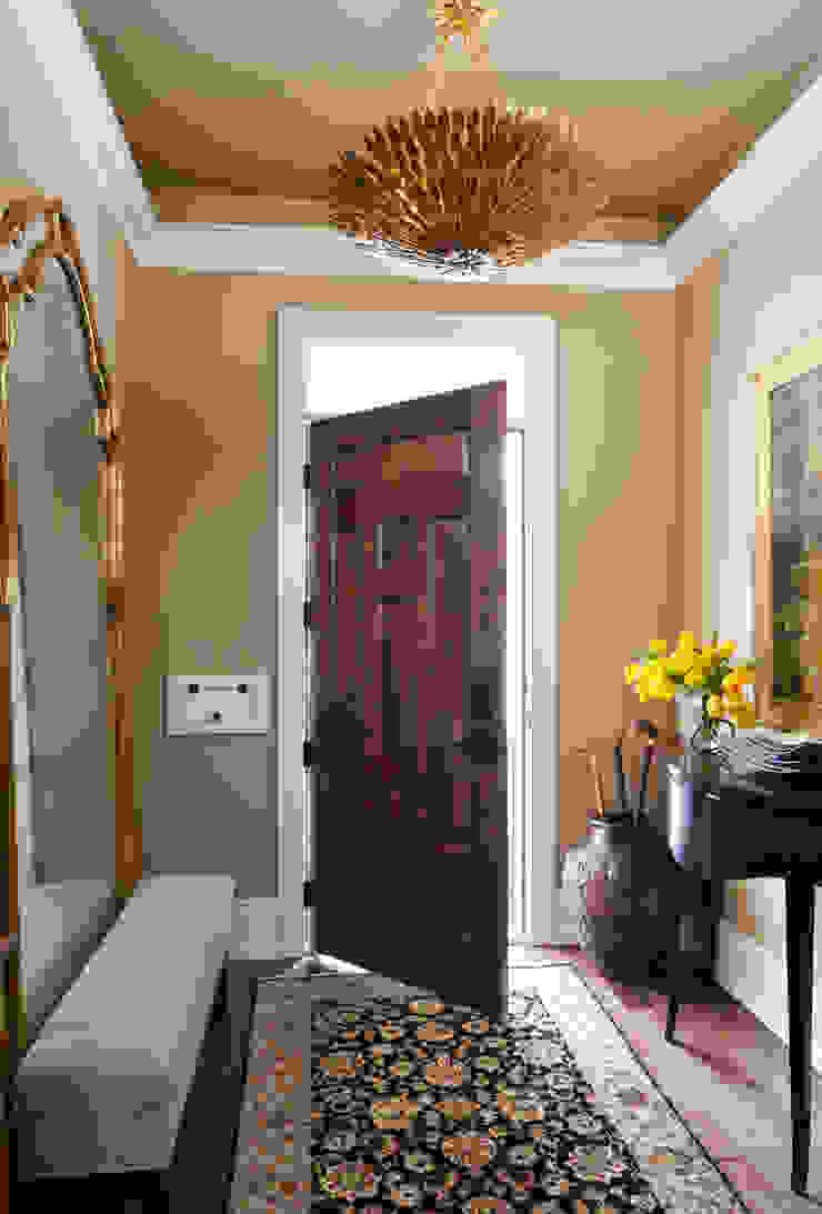 Supremely Sophisticated, Andrea Schumacher Interiors Andrea Schumacher Interiors Classic corridor, hallway & stairs