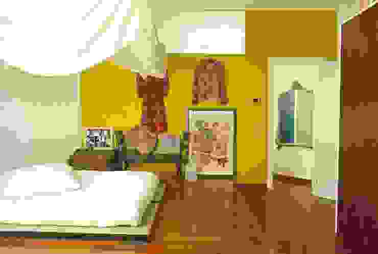 ROBERTA DANISI architetto Modern style bedroom Wood Yellow
