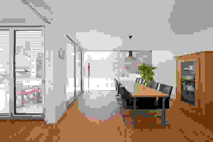 Sala da pranzo moderna di KitzlingerHaus GmbH & Co. KG Moderno