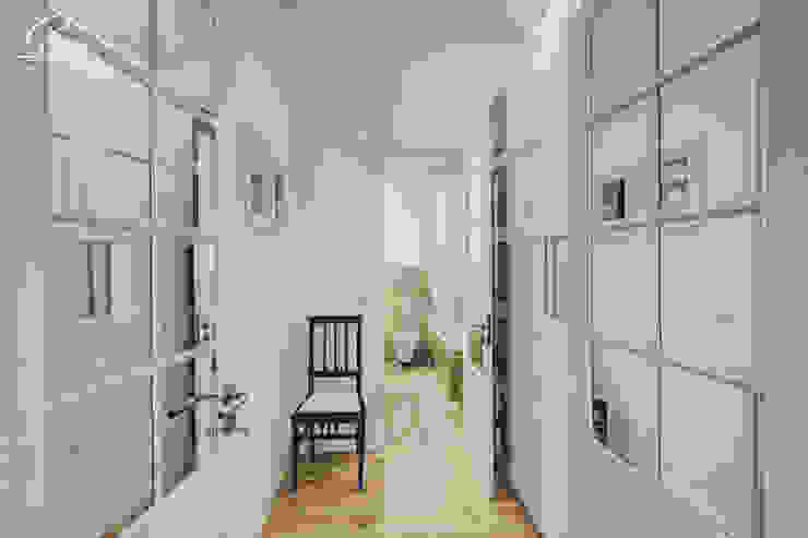 Casa Pombalina: <q>de velho a novo</q>.​ Obrasdecor Corredor, hall e escadasAcessórios e decoração Madeira Branco