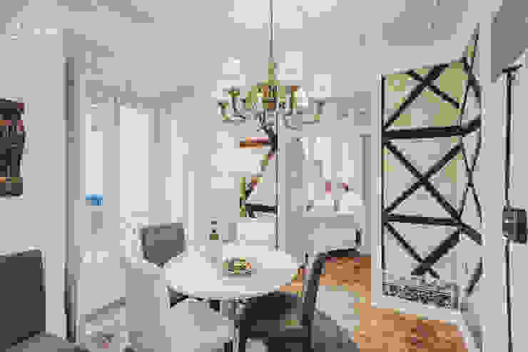 Casa Pombalina: <q>de velho a novo</q>.​ Obrasdecor Salas de jantar rústicas Madeira maciça Branco