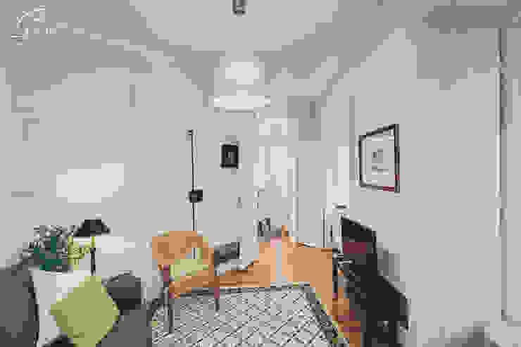 Casa Pombalina: <q>de velho a novo</q>.​ Obrasdecor Salas de estar rústicas Bambu Branco