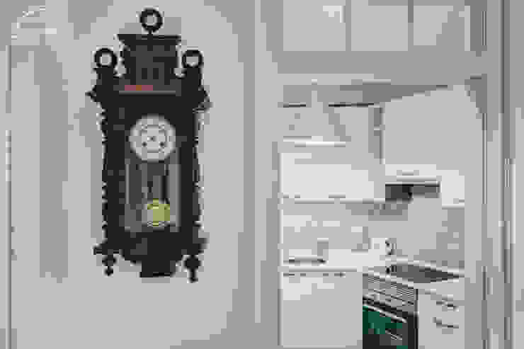 Casa Pombalina: <q>de velho a novo</q>.​ Obrasdecor Sala de estarAcessórios e Decoração Madeira maciça Branco