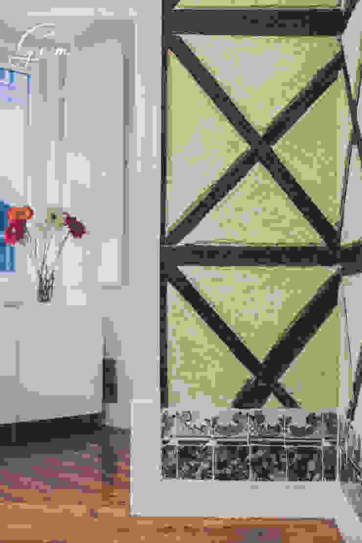 Casa Pombalina: <q>de velho a novo</q>.​ Obrasdecor Salas de estar rústicas Madeira maciça Castanho