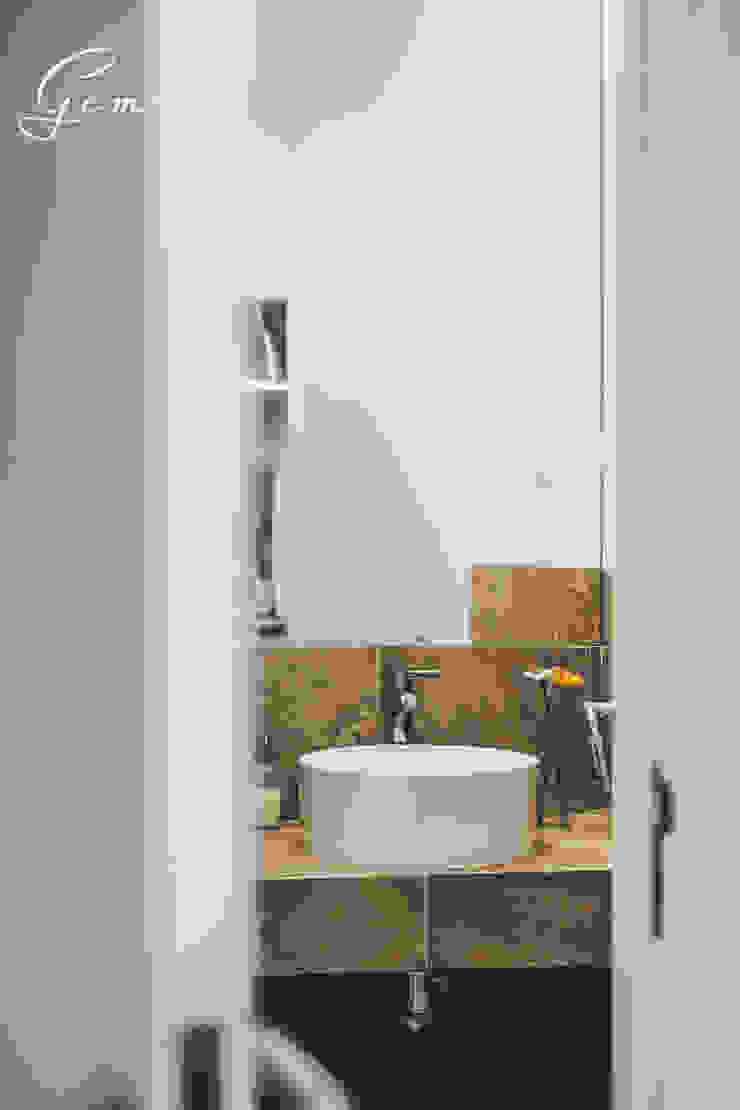 Casa Pombalina: <q>de velho a novo</q>.​ Obrasdecor Casas de banho rústicas Cerâmica Branco