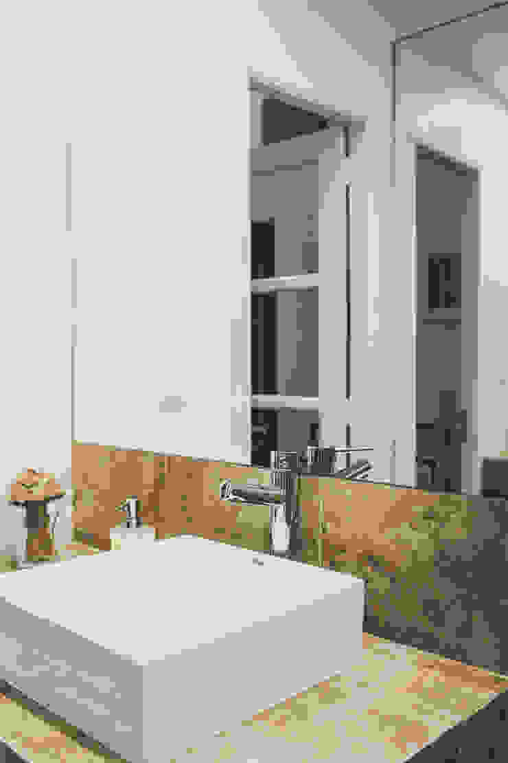 Casa Pombalina: <q>de velho a novo</q>.​ Obrasdecor Casa de banhoEspelhos Porcelana Branco