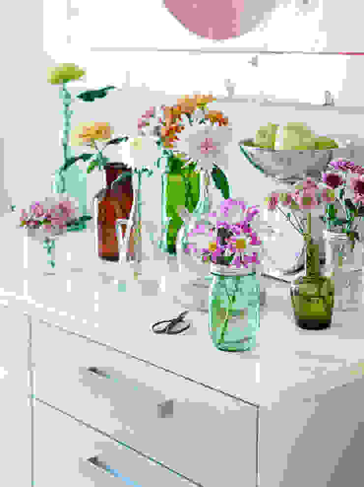 Frisches Interieur mit der Chrysantheme , Tollwasblumenmachen.de Tollwasblumenmachen.de Modern Living Room Accessories & decoration