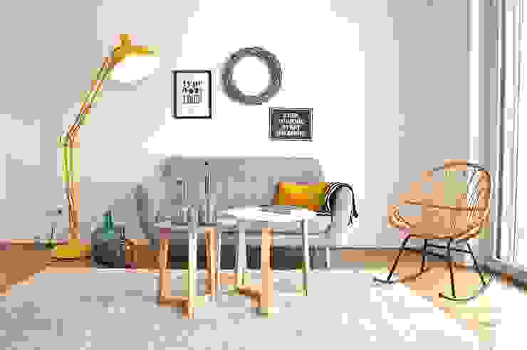 Musterwohnung in schwarz-gelb, Karin Armbrust Karin Armbrust Living room