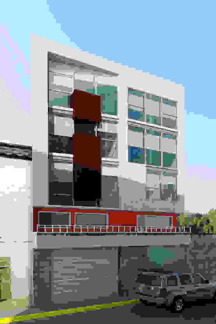 PRISMA ARQUITECTOS Minimalistyczne domy Beton Biały