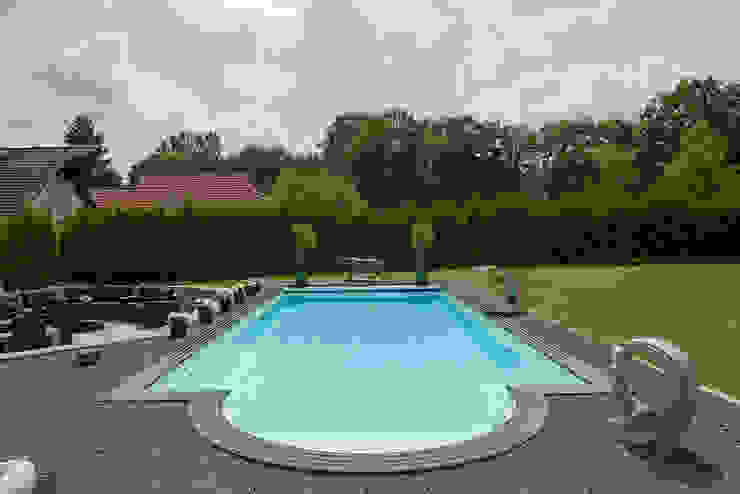 Gartenpool mit Römischer Treppe Hesselbach GmbH Ausgefallene Pools Pool,Schwalldusche,Schwalldusche