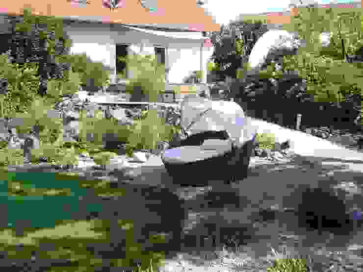 Gemütliche Sitzmuschel im Schatten dirlenbach - garten mit stil Garten im Landhausstil