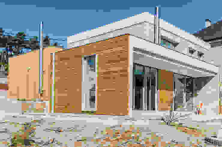 32 Contoh Desain Unik Fasad Rumah Beton dan Kayu