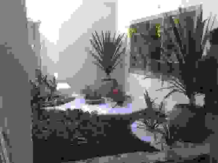 JARDIM VERTICAL, Borges Arquitetura & Paisagismo Borges Arquitetura & Paisagismo Jardines modernos: Ideas, imágenes y decoración Plantas y flores