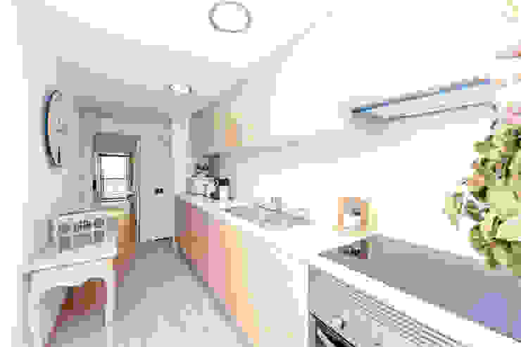 Country style kitchen by alma portuguesa Country