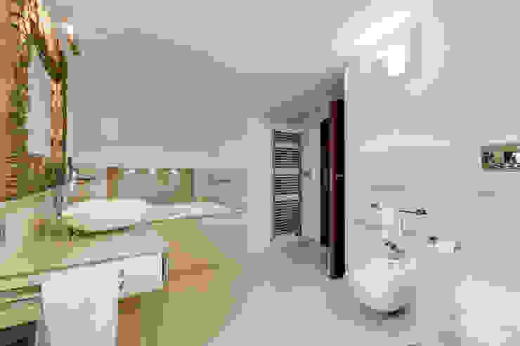 Casas de banho modernas por EF_Archidesign Moderno