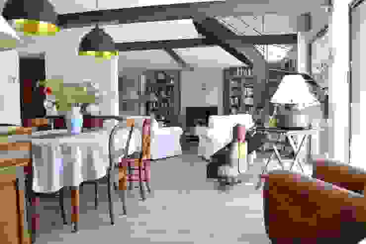 Une Transformation Radicale d'une Maison Fait en 1960, Courants Libres Courants Libres Industriale Esszimmer Holz