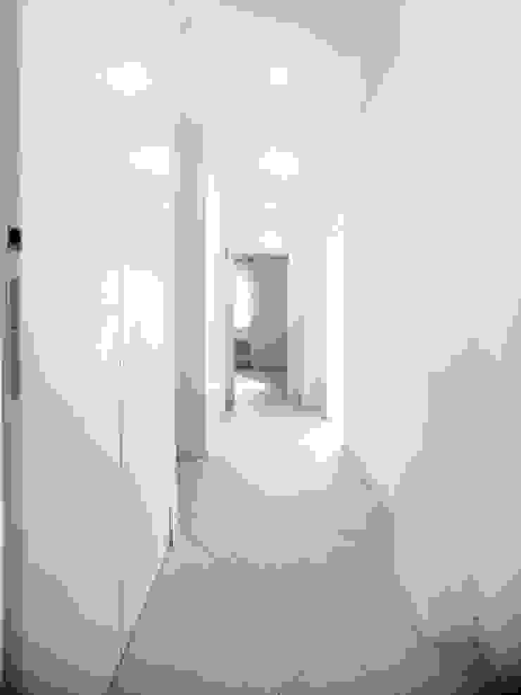 #VLD - ristrutturazione villino, M16 architetti M16 architetti Koridor & Tangga Modern