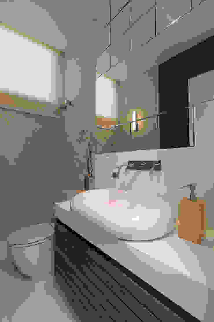 Eveline Sampaio Arquiteta e Designer de Interiores Bagno moderno MDF Bianco