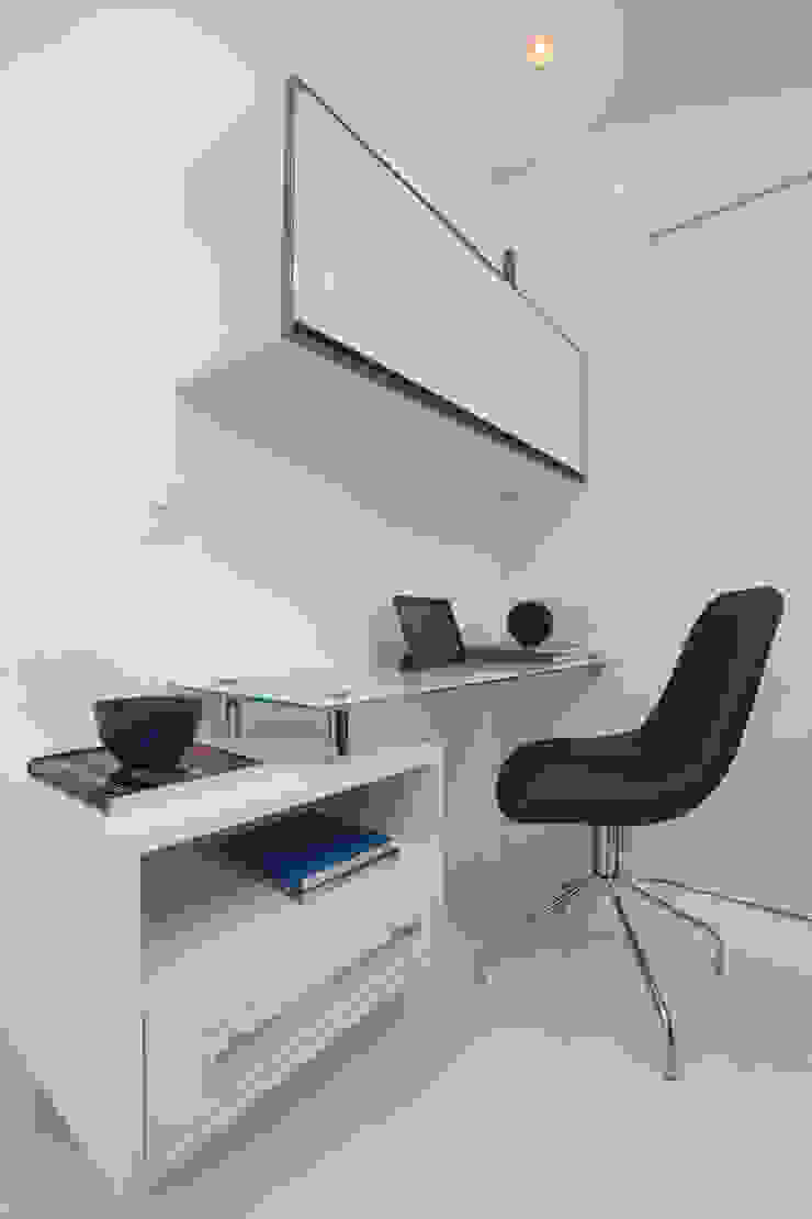 Eveline Sampaio Arquiteta e Designer de Interiores Camera da letto moderna MDF Bianco