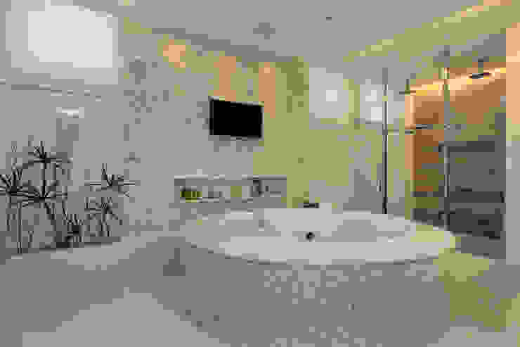 Eveline Sampaio Arquiteta e Designer de Interiores Bagno moderno Marmo Bianco