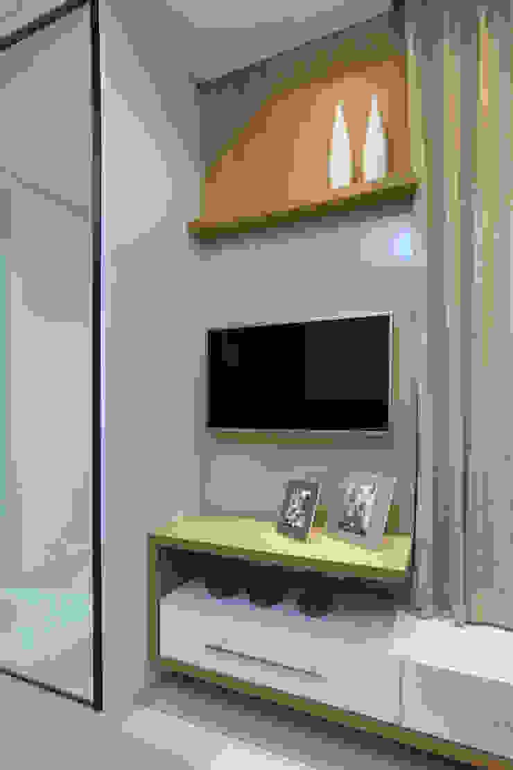 Eveline Sampaio Arquiteta e Designer de Interiores Camera da letto moderna Vetro Beige