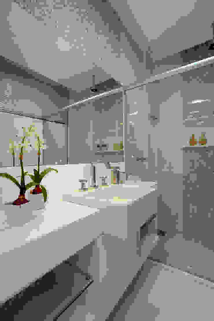 Eveline Sampaio Arquiteta e Designer de Interiores Bagno moderno Vetro Bianco