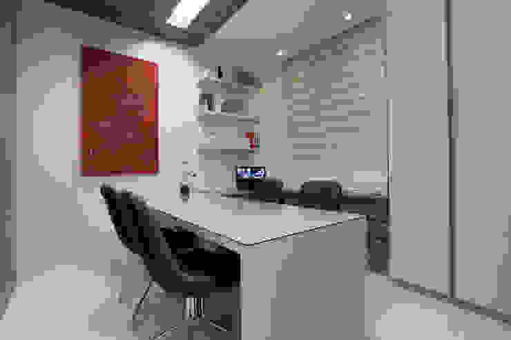 Eveline Sampaio Arquiteta e Designer de Interiores Studio moderno MDF Grigio