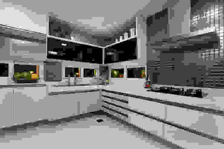 Eveline Sampaio Arquiteta e Designer de Interiores Cucina moderna Marmo Nero