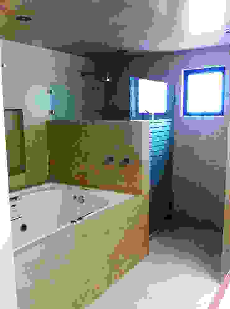 Casa AG, GRUPO ESGO GRUPO ESGO Baños de estilo moderno