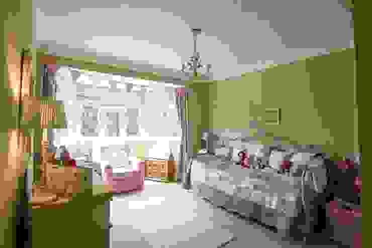 Extension, Loft Conversion & Complete Refurbishment – Kingston Cube Lofts Modern living room