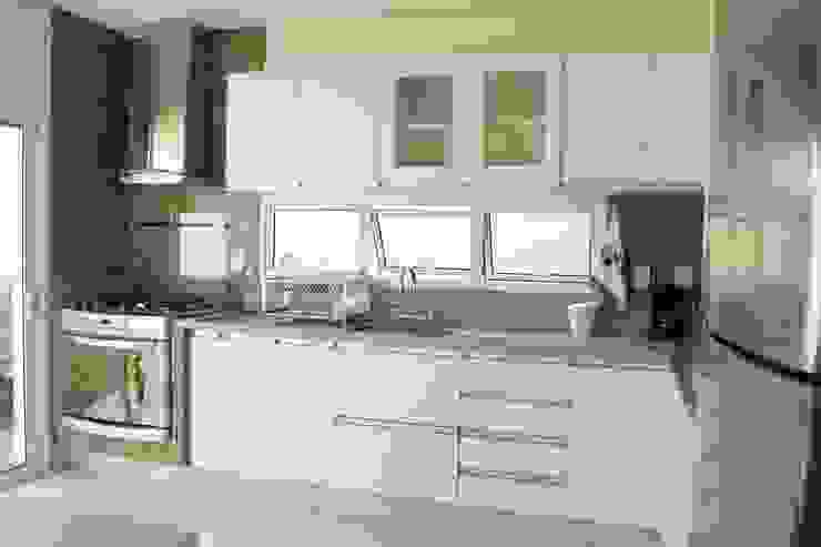 Casa TM , Lozí - Projeto e Obra Lozí - Projeto e Obra Minimalist kitchen