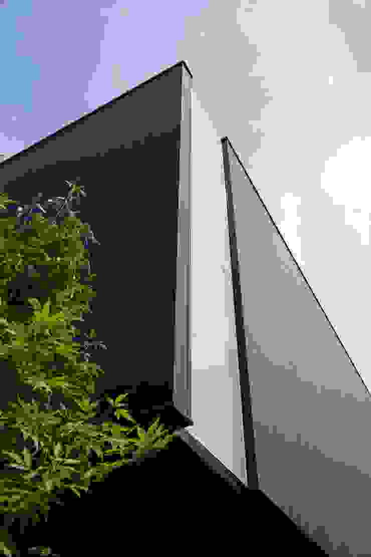 MITSUTOSHI OKAMOTO ARCHITECT OFFICE 岡本光利一級建築士事務所 에클레틱 주택 유리 검정