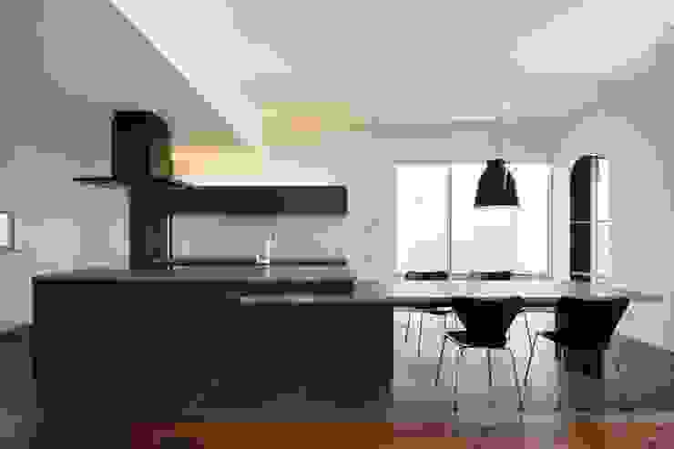 MITSUTOSHI OKAMOTO ARCHITECT OFFICE 岡本光利一級建築士事務所 에클레틱 주방 콘크리트 검정