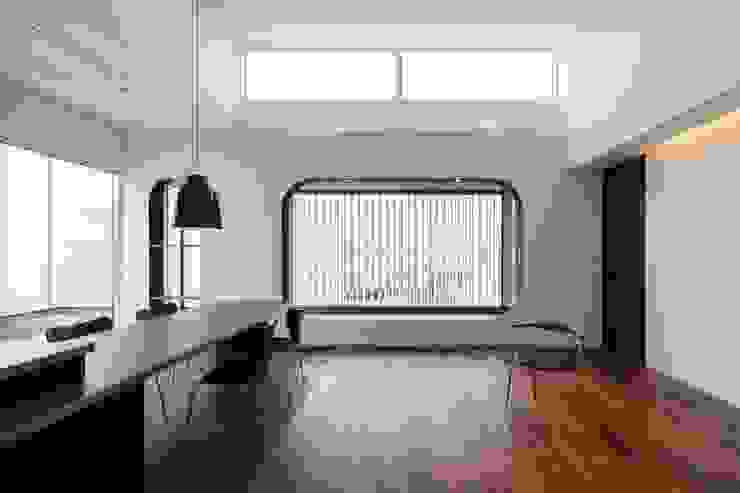 MITSUTOSHI OKAMOTO ARCHITECT OFFICE 岡本光利一級建築士事務所 에클레틱 거실 우드 화이트