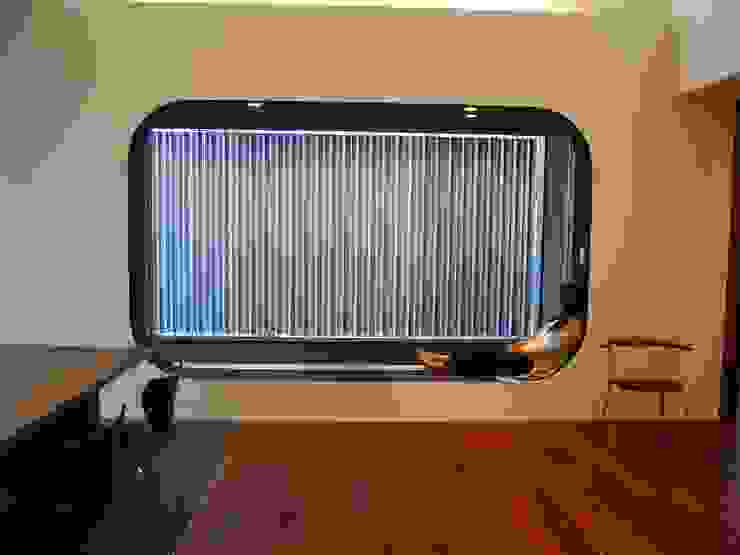 MITSUTOSHI OKAMOTO ARCHITECT OFFICE 岡本光利一級建築士事務所 에클레틱 거실 알루미늄 / 아연 메탈릭 / 실버