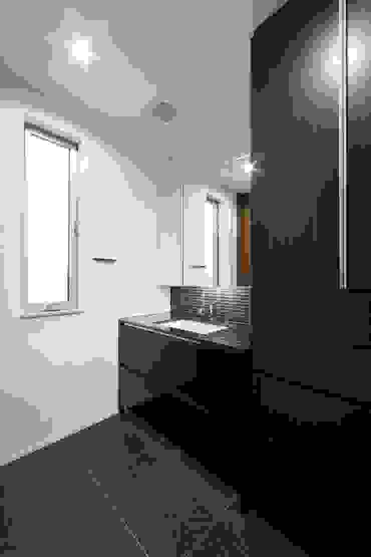 MITSUTOSHI OKAMOTO ARCHITECT OFFICE 岡本光利一級建築士事務所 에클레틱 욕실 대리석 검정