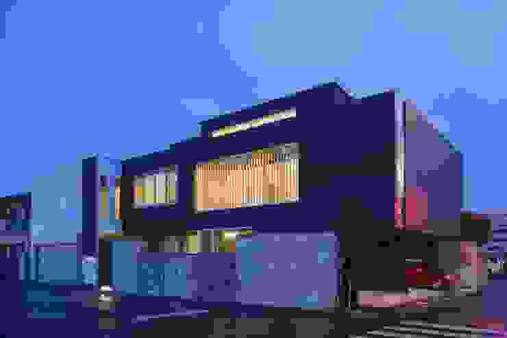 MITSUTOSHI OKAMOTO ARCHITECT OFFICE 岡本光利一級建築士事務所 에클레틱 주택 철 / 철강 검정