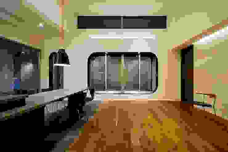 MITSUTOSHI OKAMOTO ARCHITECT OFFICE 岡本光利一級建築士事務所 에클레틱 거실 우드 우드 그레인