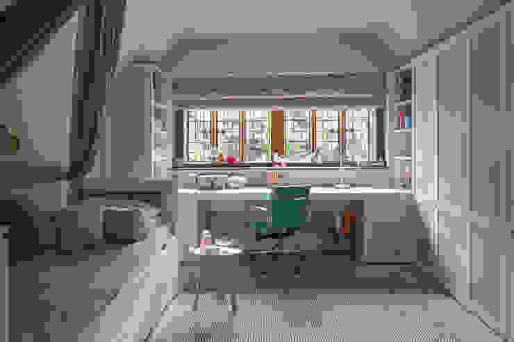 Richmond - Girls Bedroom Modern style bedroom by Roselind Wilson Design Modern