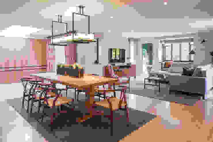 Richmond - Informal Dining Room Eclectic style dining room by Roselind Wilson Design Eclectic