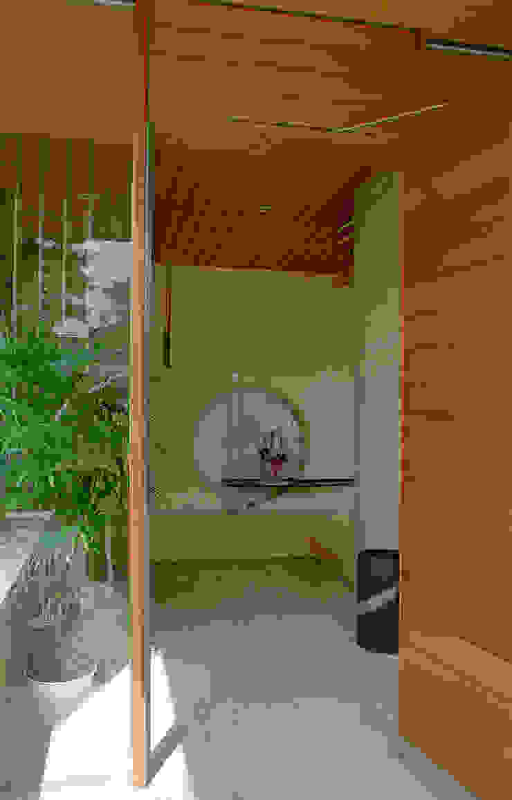 シーズ・アーキスタディオ建築設計室 Corredores, halls e escadas modernos