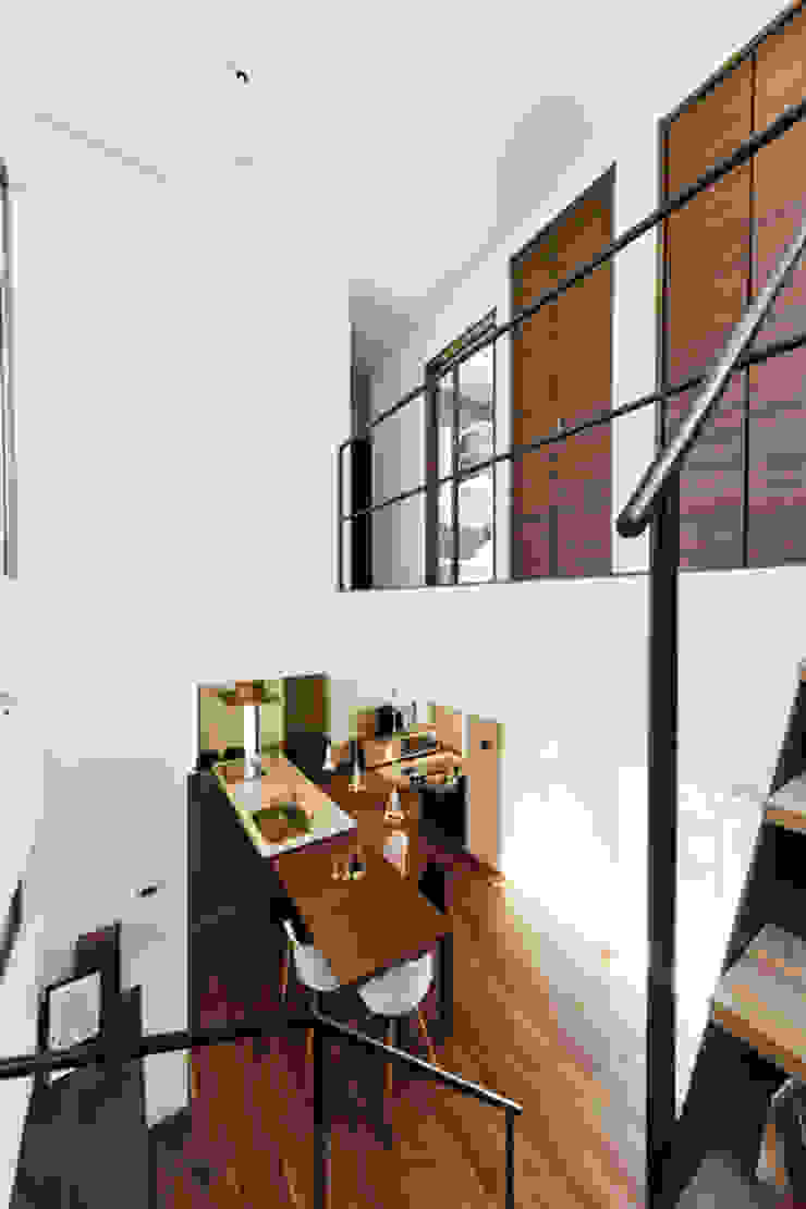 株式会社スタジオ・チッタ Studio Citta Modern corridor, hallway & stairs