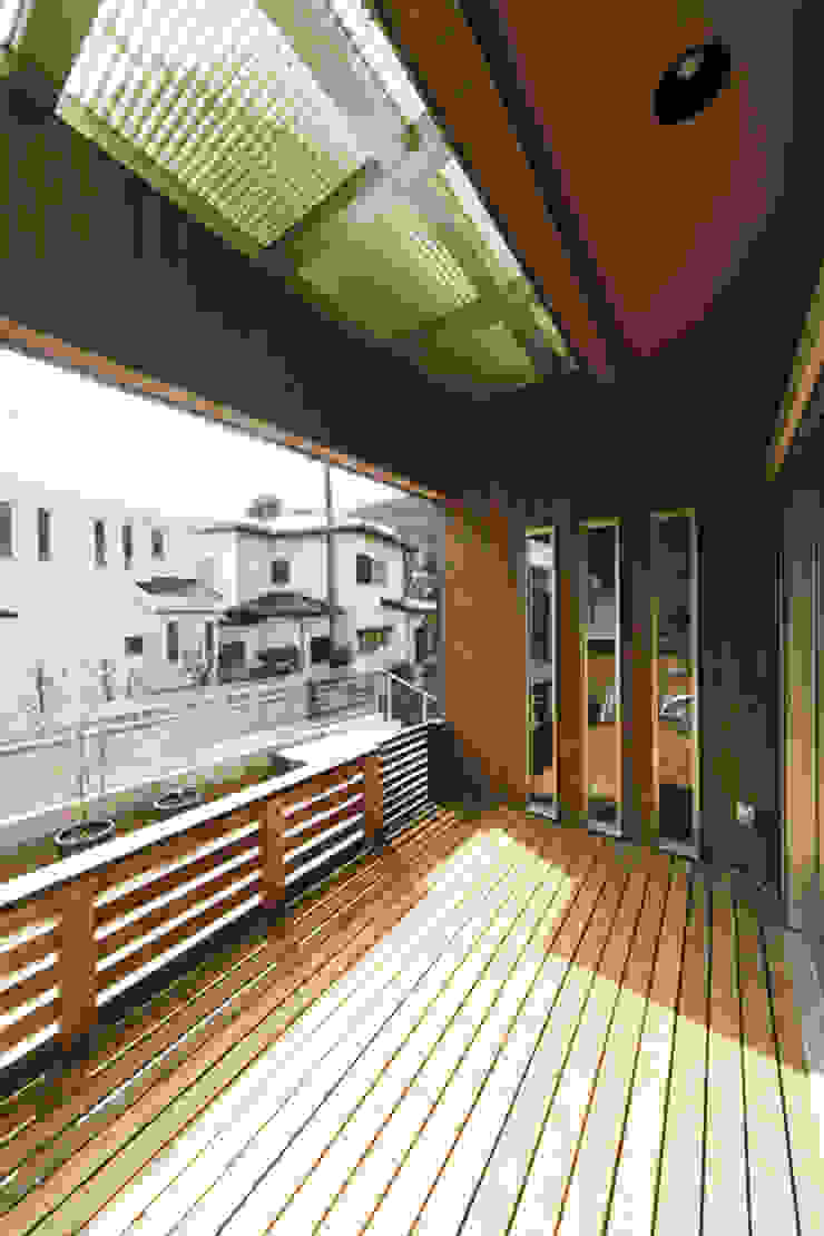 株式会社スタジオ・チッタ Studio Citta Modern balcony, veranda & terrace